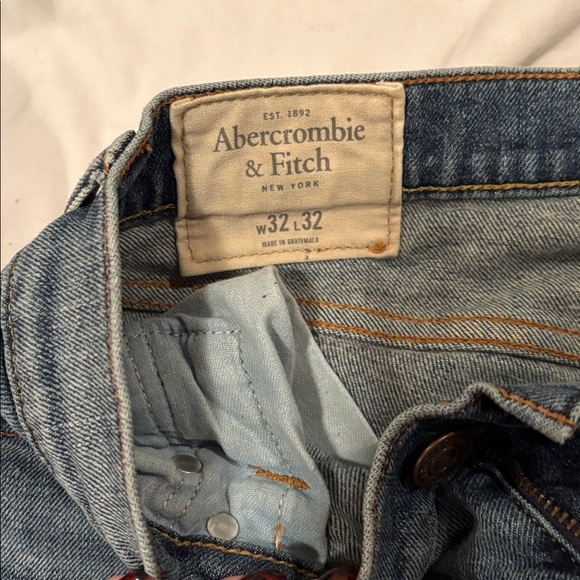 Abercrombie & Fitch Men’s Straight Jeans Light Wash W32 L32 - Picture 2 of 4